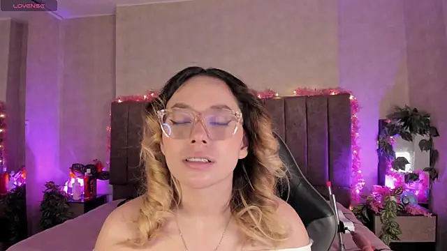 LanaMills  online show from July 31, 2026, 4:56 am