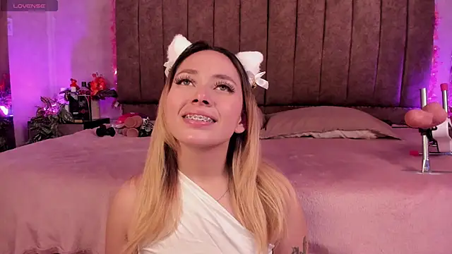 LanaMills  online show from July 9, 2026, 4:46 am