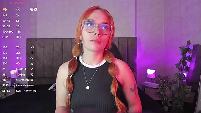 LanaMills  online show from September 26, 2025, 5:03 am