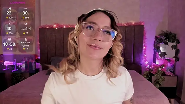 LanaMills  online show from July 19, 2026, 4:21 am