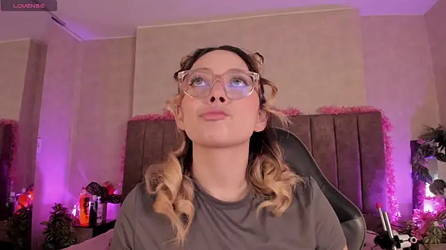 LanaMills  online show from August 1, 2026, 4:43 am