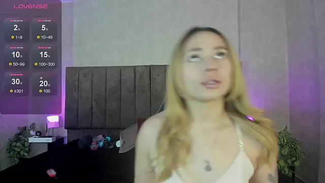 LanaMills  online show from December 21, 2025, 4:47 am