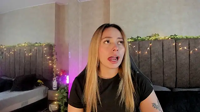 LanaMills  online show from February 7, 2026, 5:15 am