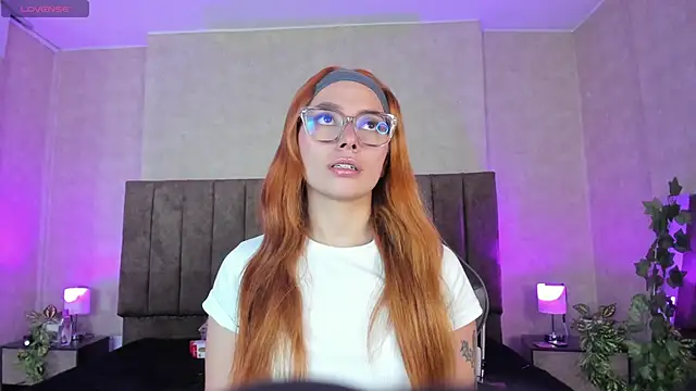 LanaMills  online show from September 23, 2025, 4:30 am