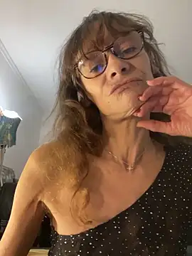 Chris06d22xh online show from December 18, 2025, 9:07 pm