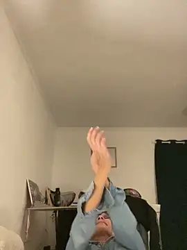 Chris06d22xh online show from October 13, 2025, 6:42 pm