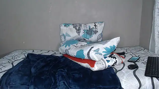 Lunalee online show from March 8, 2026, 5:49 pm