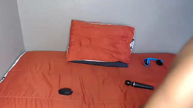 Lunalee online show from November 30, 2025, 10:27 am