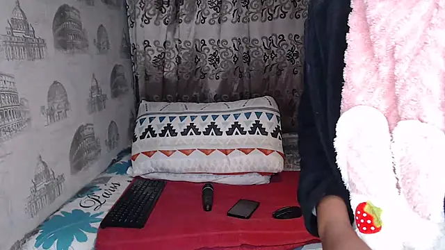 Snapshot of Lunalee chatting on July 15, 2026, 8:32 am Lunalee online show from July 15, 2026, 8:32 am