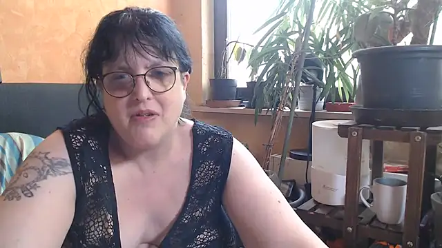 ladyfrombonn online show from May 12, 2026, 2:12 pm
