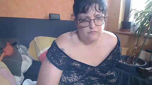ladyfrombonn online show from July 17, 2026, 5:21 pm