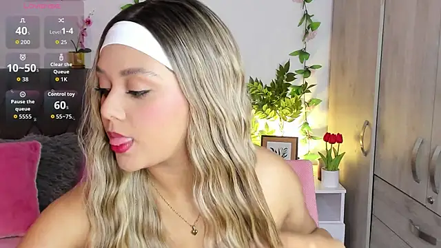 isajonnes18 online show from October 18, 2025, 10:45 pm