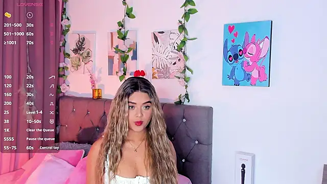 isajonnes18 online show from February 4, 2026, 11:00 pm