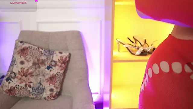 MilaCrave online show from February 10, 2026, 11:42 am