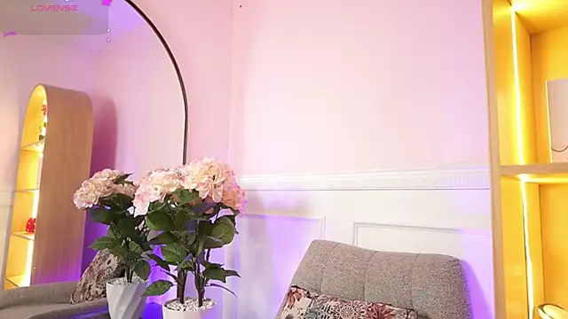 MilaCrave online show from February 7, 2026, 11:40 am