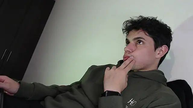 yourfavoriteboy   online show from December 5, 2025, 5:50 am