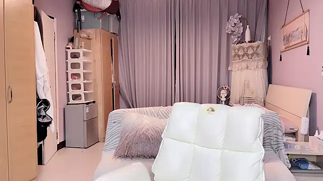 Y2Luvk online show from September 10, 2025, 8:52 pm