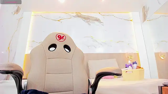 valirya devote online show from October 11, 2025, 3:40 am