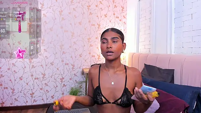 halleylorens online show from May 5, 2026, 7:28 pm