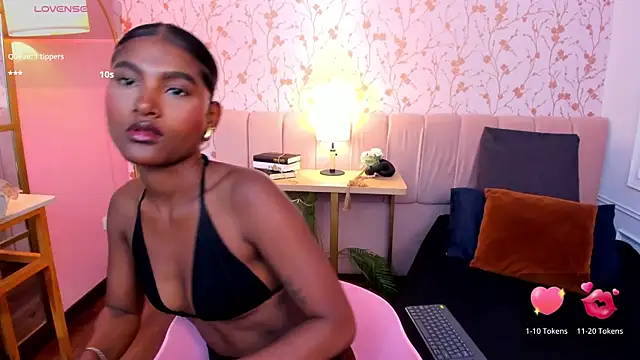 halleylorens online show from July 14, 2026, 7:20 pm