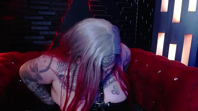 Venus Rock online show from November 25, 2025, 3:29 am