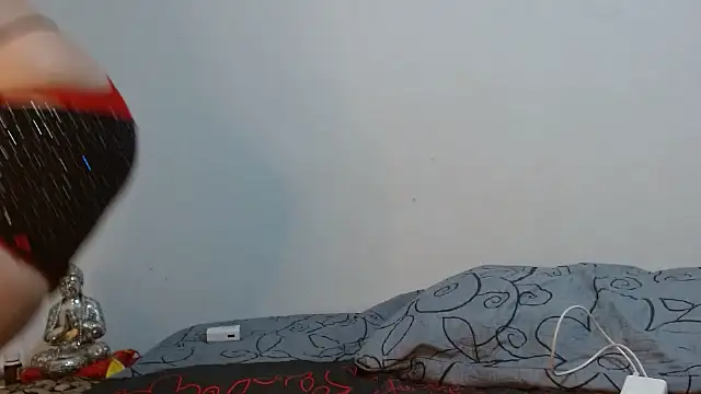 naiaratobon   online show from March 15, 2026, 5:47 am