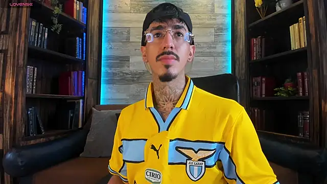 Donovan Desmond online show from November 18, 2025, 9:51 pm