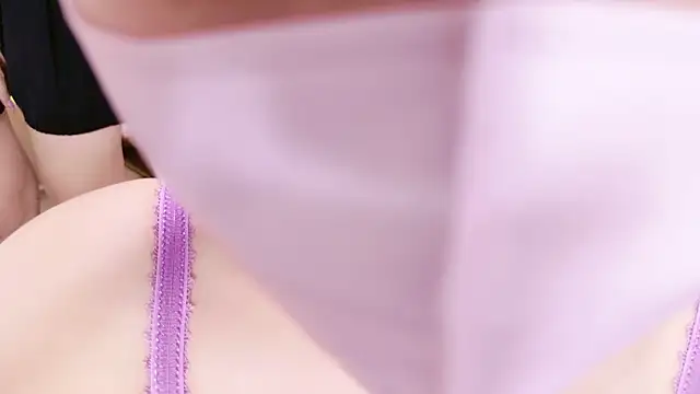 Azusa DoMybest online show from October 20, 2025, 10:27 am