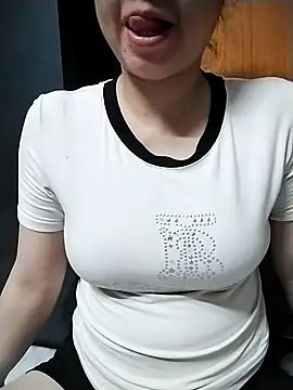 Mie rose online show from April 25, 2026, 1:41 pm
