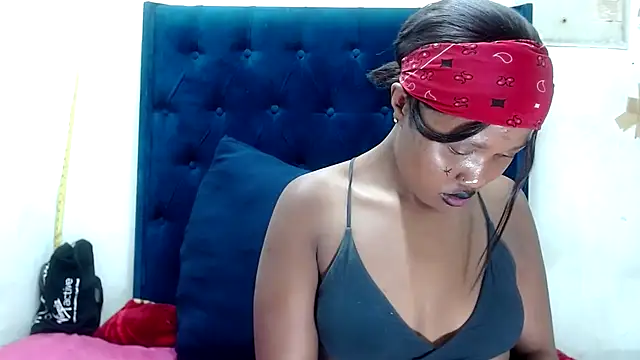 BUNNYCHOWX28 online show from October 15, 2025, 8:39 pm