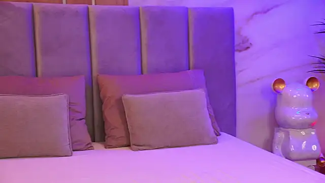 EllyLynn online show from January 12, 2026, 8:15 pm