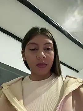 Sara-cooper2 online show from June 3, 2026, 2:33 pm
