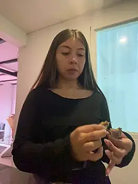 Sara-cooper2 online show from June 17, 2026, 2:38 pm