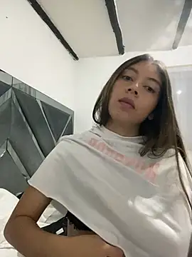 Sara-cooper2 online show from May 17, 2026, 10:37 am