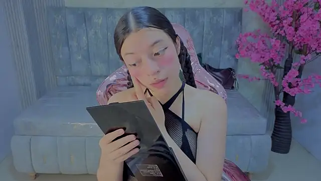 valkiria ardent s online show from June 12, 2026, 1:09 pm