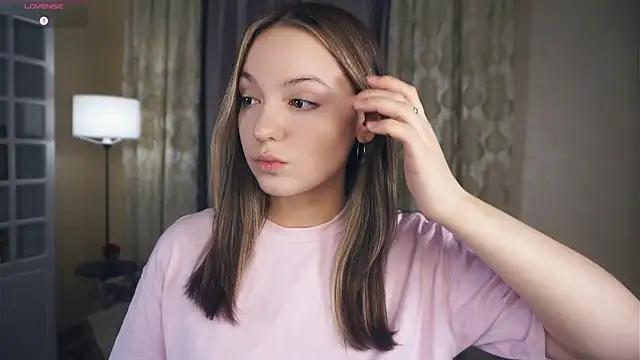 NguyetHankey online show from October 13, 2025, 3:24 pm