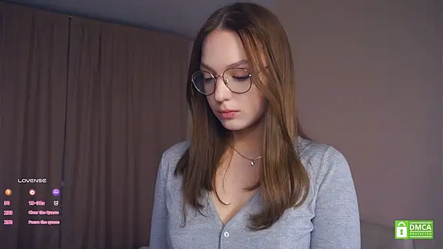 NguyetHankey online show from September 19, 2025, 3:38 pm