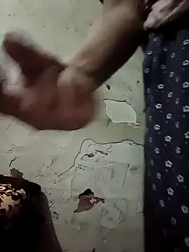 Snapshot of stomarr chatting on April 1, 2026, 9:43 am stomarr online show from April 1, 2026, 9:43 am