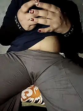 Snapshot of stomarr chatting on March 19, 2026, 5:35 pm stomarr online show from March 19, 2026, 5:35 pm