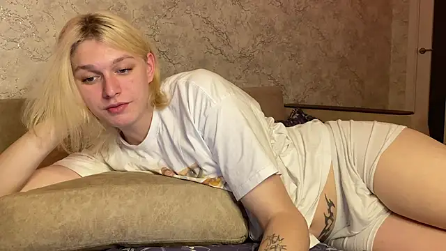 evelina228 online show from December 4, 2025, 8:30 pm