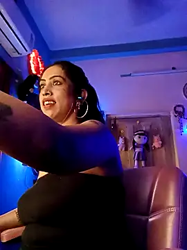 Love Beauty01 online show from February 16, 2026, 6:17 pm