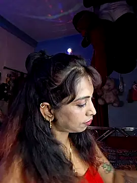 Snapshot of Love_Beauty01 chatting on July 15, 2026, 6:48 pm Love Beauty01 online show from July 15, 2026, 6:48 pm