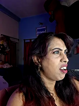 Snapshot of Love_Beauty01 chatting on June 22, 2026, 6:49 pm Love Beauty01 online show from June 22, 2026, 6:49 pm