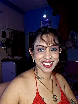 Snapshot of Love_Beauty01 chatting on July 18, 2026, 6:49 pm Love Beauty01 online show from July 18, 2026, 6:49 pm
