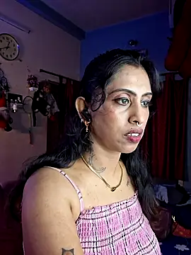 Love Beauty01 online show from April 24, 2026, 6:43 pm