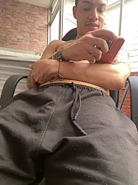 Snapshot of AlphaMasterXxx chatting on June 4, 2026, 2:44 pm AlphaMasterXxx online show from June 4, 2026, 2:44 pm