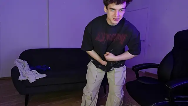 Snapshot of Ricky_Becko chatting on December 16, 2025, 4:33 pm Ricky Becko online show from December 16, 2025, 4:33 pm