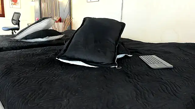 OliviGrace online show from April 25, 2026, 1:25 pm