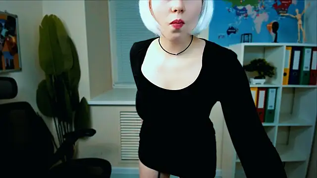 EvaCrosby online show from September 15, 2025, 8:42 pm