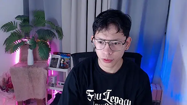 pinkcock froi2305 online show from February 15, 2026, 1:06 am